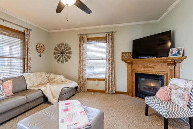 Corner gas fireplace