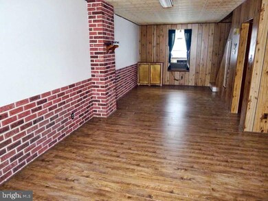 725 W 5th St, Hazleton, PA 18201 - photo 5