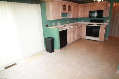 LARGE DINING SPACE. SLIDERS LEAD TO A SEMI-PRIVATE