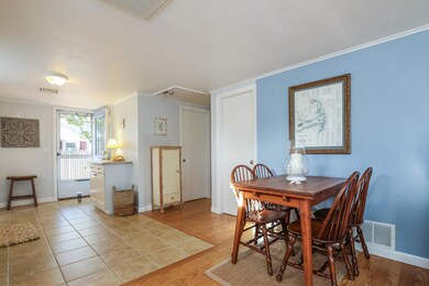 006-photo-dining-area-8450037