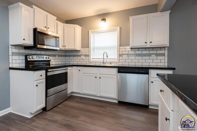 828 SW Parkview St, Topeka, KS 66606 - photo 5