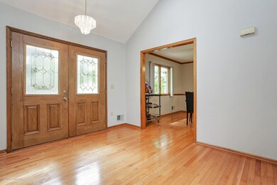LARGE FOYER