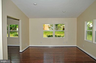 5228 Portsmouth Rd, Fairfax, VA 22032 - photo 6