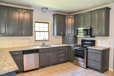 Tons of cabinet space and stainless steel applianc