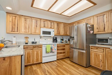 865 Forest Glen Dr, Central Point, OR 97502 - photo 4