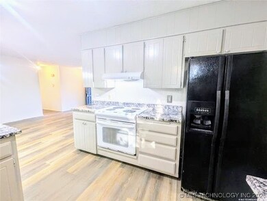 121 W Jefferson Place, Broken Arrow, OK 74011 - photo 7