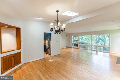 9008 Honeybee Ln, Bethesda, MD 20817 - photo 6