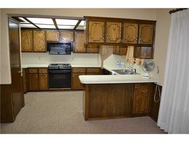 1109 NE 22nd St, Moore, OK 73160 - photo 3