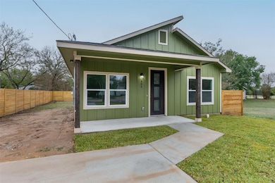 508 Brown St, Lockhart, TX 78644 - photo 2