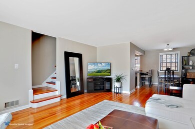 197 Fellows Ct, Elmhurst, IL 60126 - photo 2