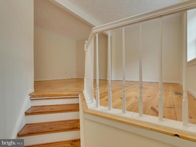 7565 Aspenpark Rd, Lorton, VA 22079 - photo 2