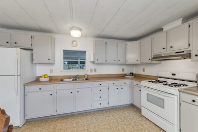 28 Brooks Rd, Seabrook, NH 03874 - photo 5