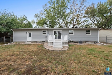 108 S Needles Dr, Brandon, SD 57005 - photo 7