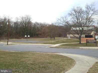 5107 N Englewood Dr, Hyattsville, MD 20785 - photo 6