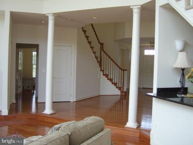 11041 Heathland Dr, Oakton, VA 22124 - photo 3