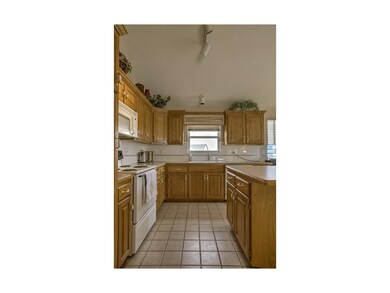 Tile floor, plenty of cabinets plus pantry, and ab