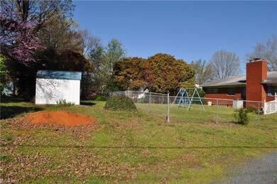 703 Britt Ave, Asheboro, NC 27203 - photo 4