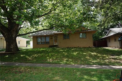 4032 Lynner Dr, Des Moines, IA 50310 - photo 2