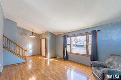 1500 Parklane Dr, Bettendorf, IA 52722 - photo 5