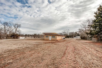 402 W Highland St, Tecumseh, OK 74873 - photo 6