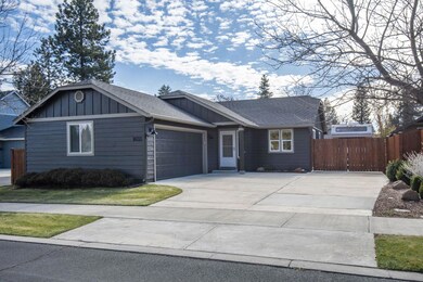 1603 W Allingham Avenue, Sisters