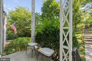 3576 Martha Custis Dr, Alexandria, VA 22302 - photo 4