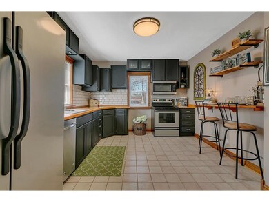 Kitchen w/Bistro