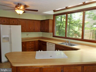 23316 Red Oak Ct, California, MD 20619 - photo 4