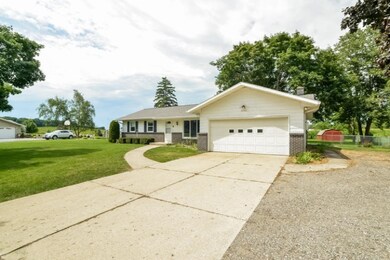 002-Front_View-3137118-small