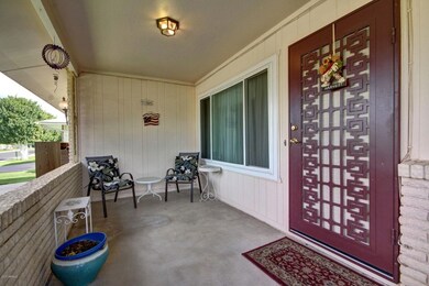 Front courtyard0833 (4)