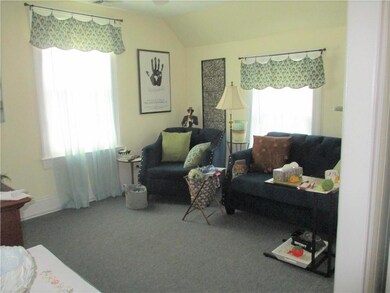 170 Oakland Ave unit 2nd floor, Pawtucket, RI 02861 - photo 5