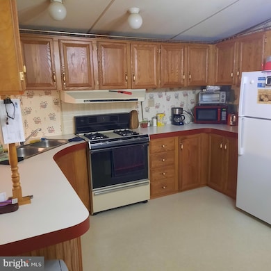 1047 Sage Ave, Reading, PA 19605 - photo 3