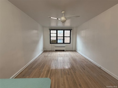 15 Canterbury Rd unit D13, Great Neck, NY 11021 - photo 7