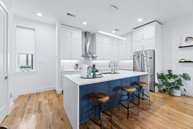 Kitchen with a kitchen breakfast bar, high quality