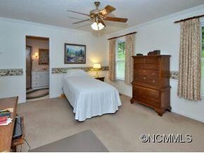 LARGE MASTER BEDROOM