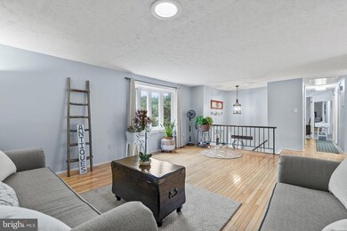 9212 Honey Creeper Ct, Burke, VA 22015 - photo 5