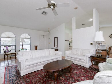 10081 SW 17th Ct, Davie, FL 33324 - photo 4