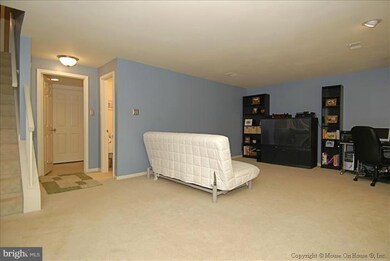 6813 Wild Rose Ct, Springfield, VA 22152 - photo 4