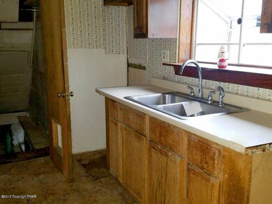 304 N 5th St, Stroudsburg, PA 18360 - photo 5