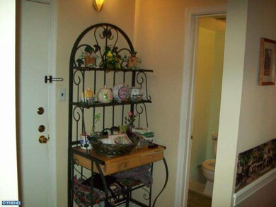 146 Riversedge Dr, Norristown, PA 19403 - photo 4