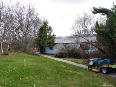 611 S Jarvis Ave, East Wenatchee, WA 98802 - photo 2