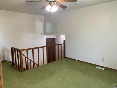 3125 SW Crest Dr, Topeka, KS 66614 - photo 7