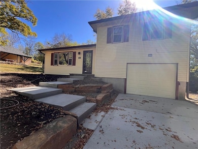 1828 E Pine St, Fort Scott, KS 66701 - photo 3