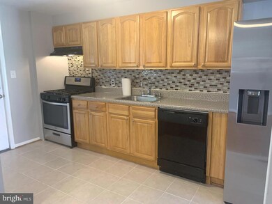 949 Circle Dr, Halethorpe, MD 21227 - photo 7