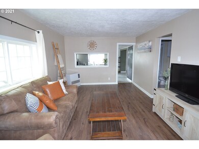 339 S Humbolt St, Canyon City, OR 97820 - photo 4