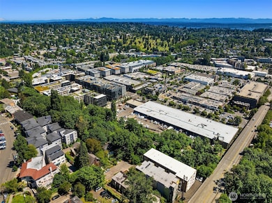 2233 NE 46th St, Seattle, WA 98105 - photo 3