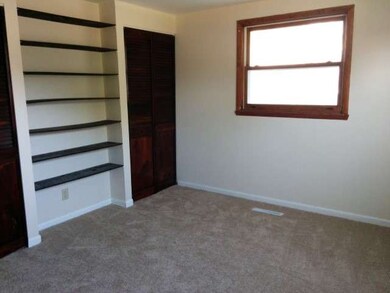 523 Apache Ave, Carpentersville, IL 60110 - photo 4