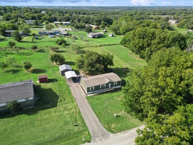 119 Draper Dr, Springtown, TX 76082 - photo 3