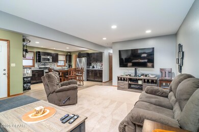 1921 4th Ave N, Grand Forks, ND 58203 - photo 5