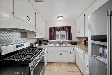 800 S Gilbert St, Hemet, CA 92543 - photo 3